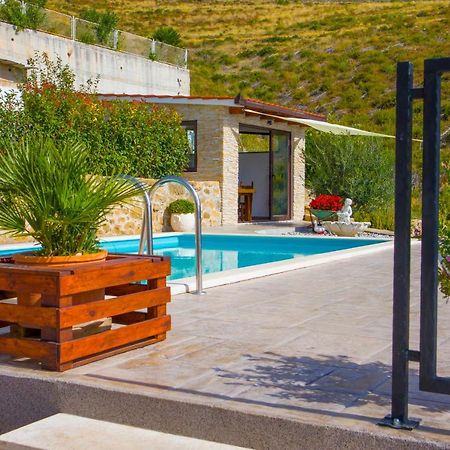 Hill Apartment With Private Pool Kučine Kültér fotó