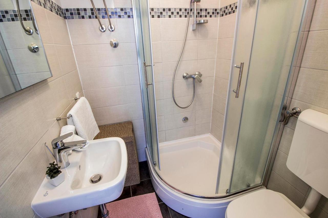 Hill Apartment With Private Pool Kučine Kültér fotó