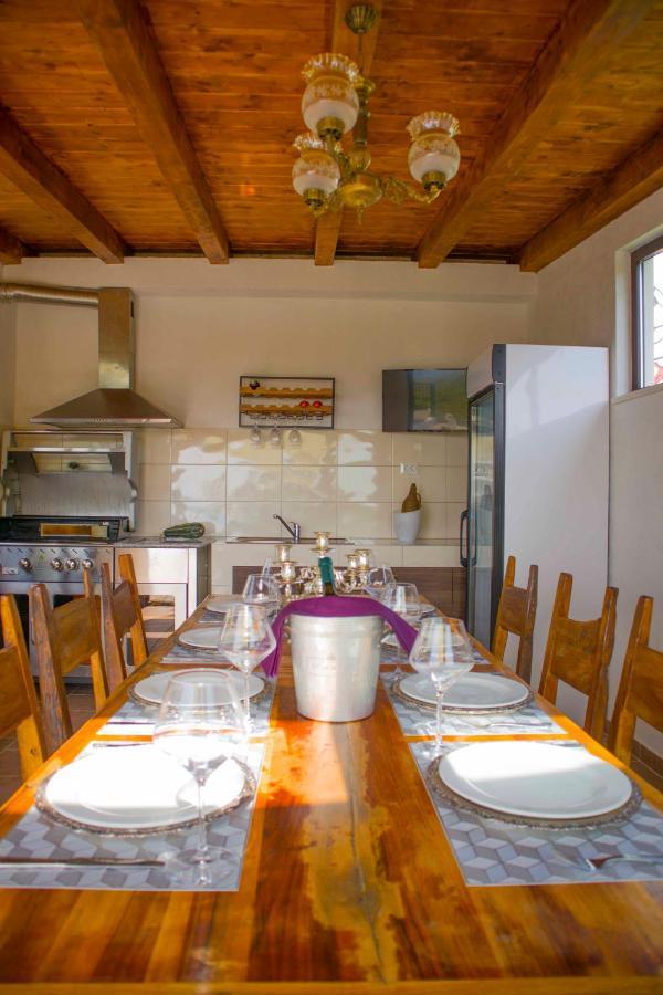 Hill Apartment With Private Pool Kučine Kültér fotó