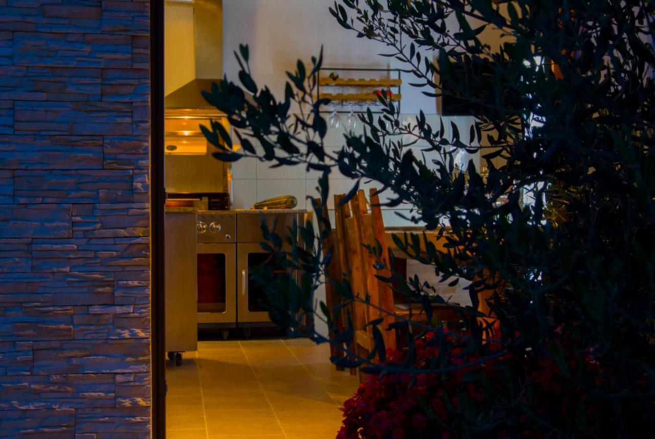 Hill Apartment With Private Pool Kučine Kültér fotó